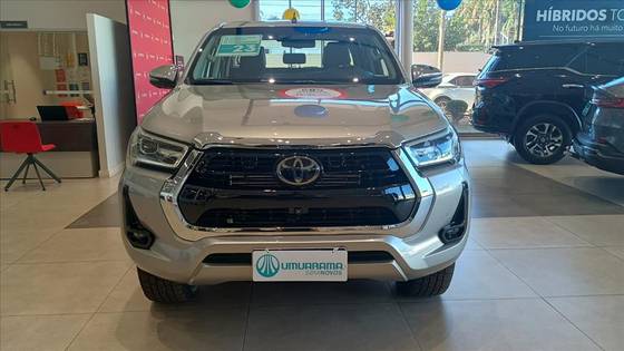 TOYOTA HILUX 2.8 D-4D TURBO DIESEL CD SRX 4X4 AUTOMÁTICO TOYOTA HILUX 2.8 D-4D TURBO DIESEL CD SRX 4X4 AUTOMÁTICO
